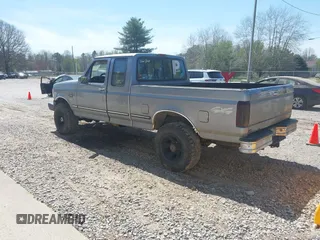 1996 Ford F-250 with VIN 1FTHX26F0TEB68671, listed as a IAAI auction lot 41903909 with 330,621 mi miles. Bid and sale history available at carsss.com. Image 3.