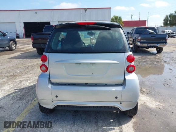 2012 Smart fortwo Pure z VIN WMEEJ3BA1CK560131, wystawiony jako IAAI lot #41540976 z przebiegiem 58 962 mil mil oraz . Historia ofert i sprzedaży dostępna na DreamBid. Obrazek 8.