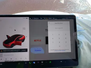 2018 Tesla Model 3 Long Range Battery z VIN 5YJ3E1EA4JF022284, wystawiony jako IAAI lot #41422203 z przebiegiem 71 521 mil mil oraz . Historia ofert i sprzedaży dostępna na DreamBid. Obrazek 18.