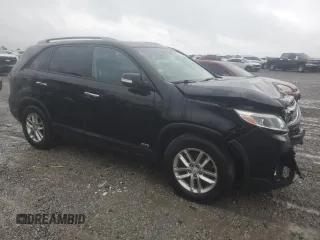 2015 Kia Sorento LX z VIN 5XYKTCA64FG636749, wystawiony jako Copart lot #54692105 z przebiegiem 141 739 mil mil oraz Szkoda całkowita • Salvage title. Historia ofert i sprzedaży dostępna na DreamBid. Obrazek 4.