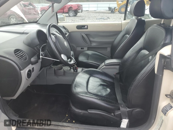 2004 Volkswagen Beetle with VIN 3VWCM21Y34M310399, listed as a Copart auction lot 54648025 with 110,890 mi miles and Clean Title. Bid and sale history available at DreamBid. Image 7.