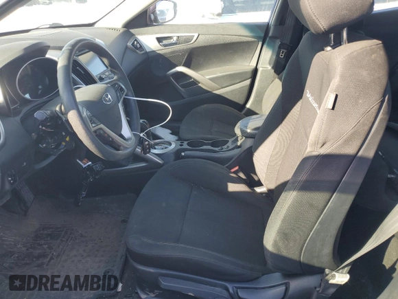 2016 Hyundai Veloster z VIN KMHTC6AD6GU304196, wystawiony jako Copart lot #43694185 z przebiegiem 63 516 mil mil oraz Szkoda całkowita • Salvage title. Historia ofert i sprzedaży dostępna na DreamBid. Obrazek 7.