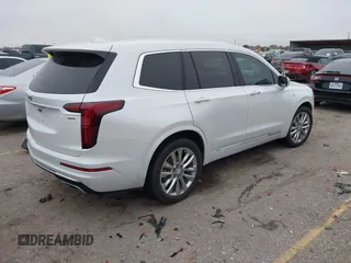 2021 Cadillac XT6 Premium Luxury z VIN 1GYKPCRSXMZ169206, wystawiony jako IAAI lot #41581841 z przebiegiem 64 789 mil mil oraz . Historia ofert i sprzedaży dostępna na DreamBid. Obrazek 4.