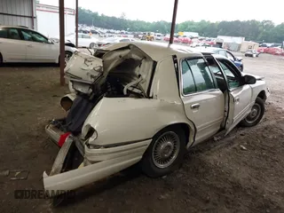 1997 Mercury Grand Marquis GS z VIN 2MELM74W6VX680292, wystawiony jako IAAI lot #42299154 z przebiegiem 208 666 mil mil oraz . Historia ofert i sprzedaży dostępna na DreamBid. Obrazek 4.