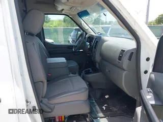 2020 Nissan NV Cargo S с VIN 1N6BF0LY1LN806698, выставлен на аукционе IAAI как лот 42432400 с пробегом 174 673 миль миль и . История ставок и продаж доступна на DreamBid. Изображение 5.