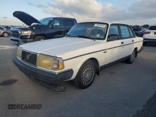 1991 Volvo 240 z VIN YV1AA8844M1441146, wystawiony jako Copart lot #75018744 z przebiegiem 159 330 mil mil oraz Nie do naprawy. Historia ofert i sprzedaży dostępna na DreamBid. Obrazek 1.
