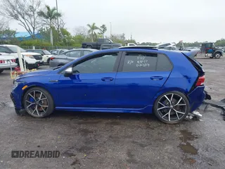 2024 Volkswagen Golf z VIN WVWFB7CD0RW141589, wystawiony jako IAAI lot #41407136 z przebiegiem 3 532 mil mil oraz . Historia ofert i sprzedaży dostępna na DreamBid. Obrazek 14.
