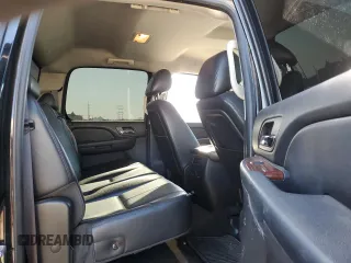 2013 GMC Sierra 2500HD SLT z VIN 1GT121C89DF194827, wystawiony jako Copart lot #57118415 z przebiegiem 104 669 mil mil oraz Szkoda całkowita • Salvage title. Historia ofert i sprzedaży dostępna na DreamBid. Obrazek 10.