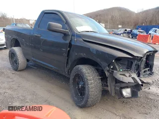 2013 Ram 1500 Express z VIN 3C6JR7AT8DG511542, wystawiony jako IAAI lot #41510483 z przebiegiem 131 240 mil mil oraz . Historia ofert i sprzedaży dostępna na DreamBid. Obrazek 1.