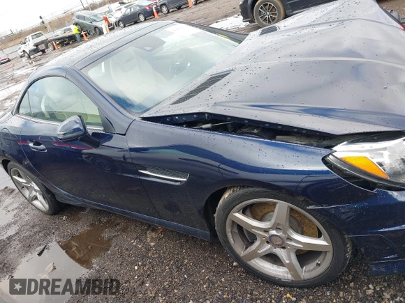2014 Mercedes-Benz SLK 350 z VIN WDDPK5HA9EF065958, wystawiony jako IAAI lot #41474434 z przebiegiem 21 653 mil mil oraz . Historia ofert i sprzedaży dostępna na DreamBid. Obrazek 13.