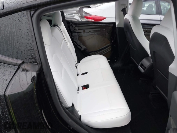 2024 Tesla Model Y Long Range z VIN 7SAYGDEE4RF014480, wystawiony jako IAAI lot #41979686 z przebiegiem 13 829 mil mil oraz . Historia ofert i sprzedaży dostępna na DreamBid. Obrazek 8.