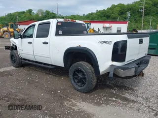 2013 GMC Sierra 2500HD SLE с VIN 1GT120CG8DF163084, выставлен на аукционе IAAI как лот 42265013 с пробегом 160 890 миль миль и . История ставок и продаж доступна на DreamBid. Изображение 3.