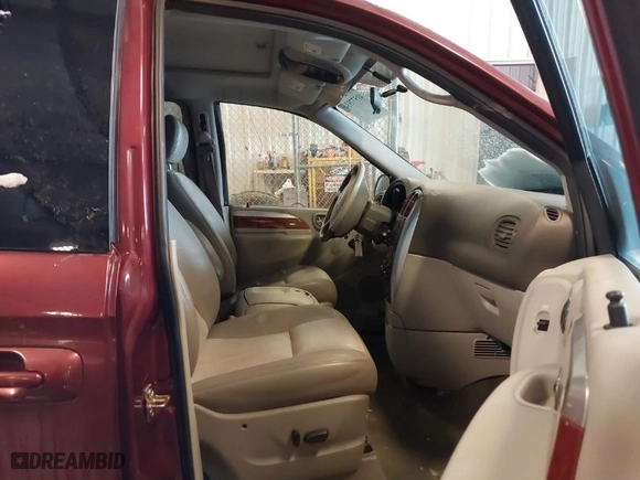 2007 Chrysler Town & Country LWB Touring with VIN 2A4GP54L67R153147, listed as a IAAI auction lot 41577534 with 113,991 mi miles. Bid and sale history available at carsss.com. Image 5.