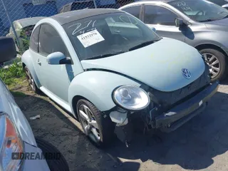 2010 Volkswagen New Beetle Coupe with VIN 3VWRG3AG8AM028074, listed as a IAAI auction lot 41932970 with 1 mi miles. Bid and sale history available at carsss.com. Image 1.