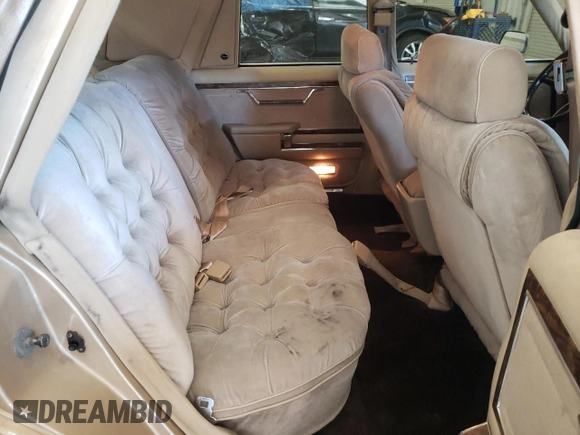 1983 Chrysler New Yorker 5th Ave Edition z VIN 2C3BF66P5DR150653, wystawiony jako Copart lot #75411924 z przebiegiem 67 095 mil mil oraz Szkody całkowita. Historia ofert i sprzedaży dostępna na DreamBid. Obrazek 11.