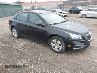2015 Chevrolet Cruze LS z VIN 1G1PA5SG2F7105750, wystawiony jako IAAI lot #41937764 z przebiegiem 132 692 mil mil oraz . Historia ofert i sprzedaży dostępna na DreamBid. Obrazek 1.