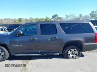 2010 Chevrolet Suburban LS with VIN 1GNUCHE07AR125498, listed as a IAAI auction lot 41427576 with 266,150 mi miles. Bid and sale history available at carsss.com. Image 14.