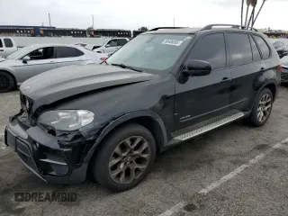 2013 BMW X5 xDrive35i z VIN 5UXZV4C58D0B01821, wystawiony jako Copart lot #58408585 z przebiegiem 161 968 mil mil oraz Tytuł czysty. Historia ofert i sprzedaży dostępna na DreamBid. Obrazek 1.