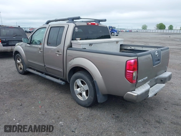 2008 Nissan Frontier SE z VIN 1N6AD07U78C403143, wystawiony jako IAAI lot #42211053 z przebiegiem 369 349 mil mil oraz . Historia ofert i sprzedaży dostępna na DreamBid. Obrazek 3.