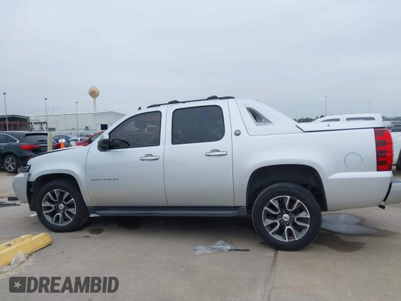 2013 Chevrolet Avalanche LT with VIN 3GNMCFE04DG162646, listed as a IAAI auction lot 41591896 with 151,541 mi miles and . Bid and sale history available at DreamBid. Image 15.