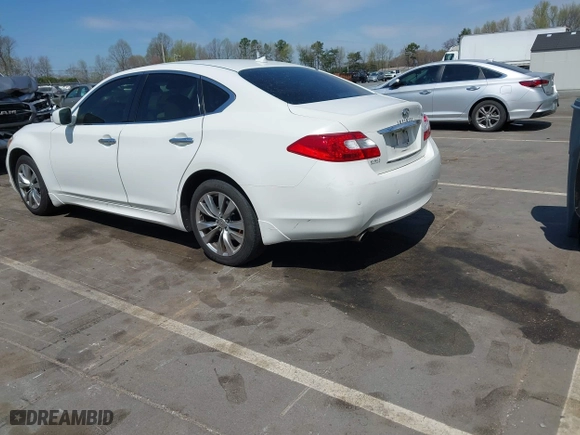 2013 Infiniti M37 with VIN JN1BY1AR3DM600744, listed as a IAAI auction lot 41912310 with 200,014 mi miles. Bid and sale history available at carsss.com. Image 3.