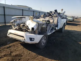 2015 Toyota Tacoma PreRunner z VIN 3TMKU4HNXFM045067, wystawiony jako Copart lot #47186931 z przebiegiem Nie podano mil oraz Szkoda całkowita • Salvage title. Historia ofert i sprzedaży dostępna na DreamBid. Obrazek 2.