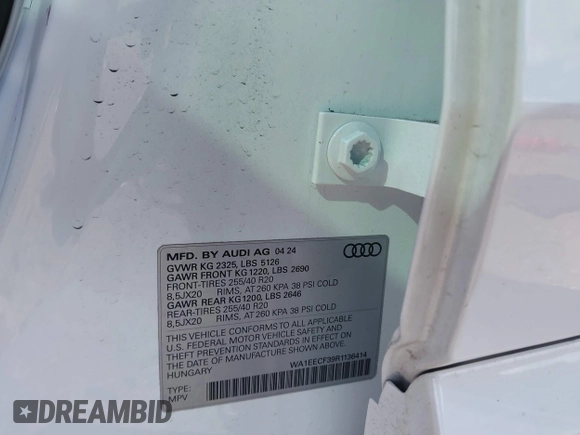 2024 Audi Q3 S line Premium Plus z VIN WA1EECF39R1136414, wystawiony jako IAAI lot #41676419 z przebiegiem 7824 mil mil oraz . Historia ofert i sprzedaży dostępna na DreamBid. Obrazek 9.
