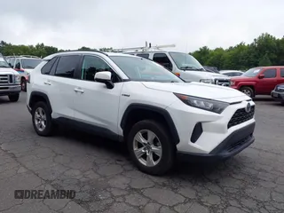 2021 Toyota RAV4 Hybrid LE z VIN 4T3MWRFVXMU019146, wystawiony jako IAAI lot #42646836 z przebiegiem 108 450 mil mil oraz . Historia ofert i sprzedaży dostępna na DreamBid. Obrazek 1.