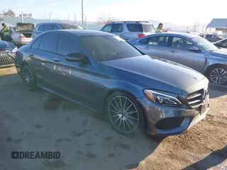2018 Mercedes-Benz C 300 z VIN 55SWF4JBXJU240836, wystawiony jako IAAI lot #41655915 z przebiegiem 81 707 mil mil oraz . Historia ofert i sprzedaży dostępna na DreamBid. Obrazek 1.