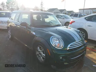 2013 MINI Clubman z VIN WMWZF3C57DT489934, wystawiony jako IAAI lot #41290072 z przebiegiem 109 337 mil mil oraz . Historia ofert i sprzedaży dostępna na DreamBid. Obrazek 1.