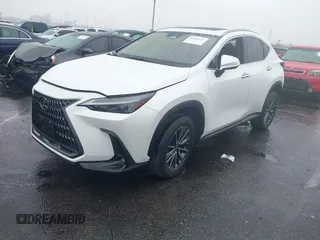 2024 Lexus NX 350h Premium z VIN JTJGKCEZ4R5013106, wystawiony jako IAAI lot #41499547 z przebiegiem 13 651 mil mil oraz . Historia ofert i sprzedaży dostępna na DreamBid. Obrazek 17.