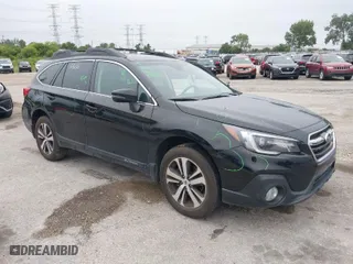 2018 Subaru Outback Limited with VIN 4S4BSANC9J3352839, listed as a IAAI auction lot 40033326 with 73,040 mi miles. Bid and sale history available at carsss.com. Image 1.