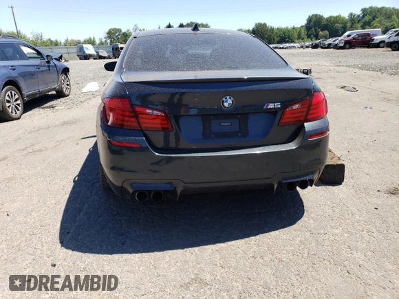 2013 BMW M5 z VIN WBSFV9C50DC774172, wystawiony jako Copart lot #61990854 z przebiegiem Nie podano mil oraz Szkoda całkowita • Salvage title. Historia ofert i sprzedaży dostępna na DreamBid. Obrazek 6.