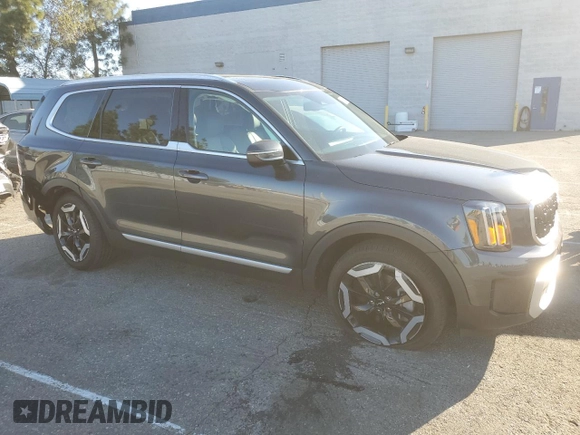 2024 Kia Telluride EX with VIN 5XYP34GC5RG475017, listed as a Copart auction lot 46748665 with 9,087 mi miles and Salvage Title. Bid and sale history available at DreamBid. Image 4.