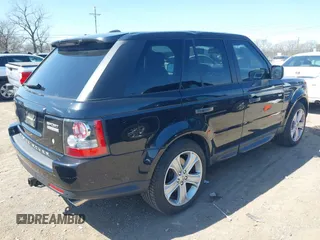 2011 Land Rover Range Rover Sport SC z VIN SALSH2E49BA709850, wystawiony jako IAAI lot #41898116 z przebiegiem 88 974 mil mil oraz . Historia ofert i sprzedaży dostępna na DreamBid. Obrazek 4.