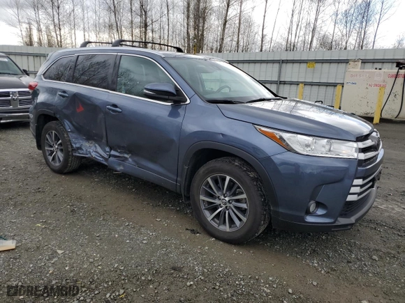 2018 Toyota Highlander SE with VIN 5TDJZRFH3JS808045, listed as a Copart auction lot 51647945 with 57,231 mi miles and Salvage Title. Bid and sale history available at carsss.com. Image 4.