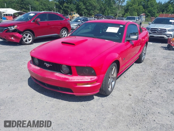 2008 Ford Mustang GT Deluxe z VIN 1ZVHT82H285184963, wystawiony jako IAAI lot #42479534 z przebiegiem 164 349 mil mil oraz . Historia ofert i sprzedaży dostępna na DreamBid. Obrazek 17.