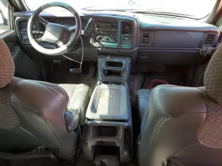 2002 Chevrolet Avalanche with VIN 3GNEC13T52G114056, listed as a Copart auction lot 58033535 with 332,160 mi miles and Salvage title. Bid and sale history available at DreamBid. Image 8.