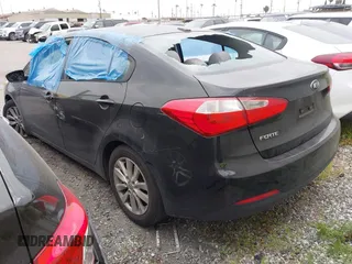2015 Kia Forte LX with VIN KNAFX4A69F5279165, listed as a IAAI auction lot 42020060 with 1 mi miles. Bid and sale history available at carsss.com. Image 3.