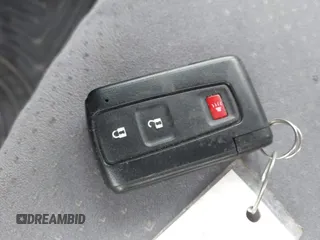2008 Toyota Prius z VIN JTDKB20U483425605, wystawiony jako IAAI lot #42335317 z przebiegiem Nie podano mil oraz . Historia ofert i sprzedaży dostępna na DreamBid. Obrazek 11.