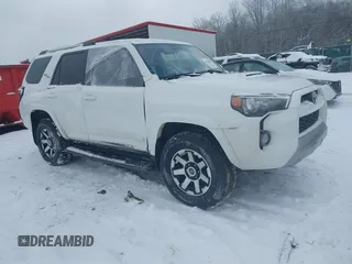 2018 Toyota 4Runner SR5 with VIN JTEBU5JR9J5519118, listed as a IAAI auction lot 41622686 with 92,178 mi miles. Bid and sale history available at carsss.com. Image 1.