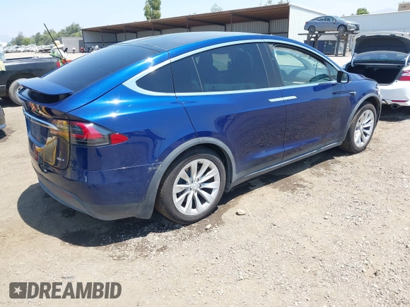 2017 Tesla Model X 90D z VIN 5YJXCBE24HF044656, wystawiony jako IAAI lot #40054420 z przebiegiem 137 621 mil mil oraz . Historia ofert i sprzedaży dostępna na DreamBid. Obrazek 4.