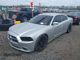 2011 Dodge Charger SE z VIN 2B3CL3CG2BH613560, wystawiony jako IAAI lot #42014138 z przebiegiem Nie podano mil oraz . Historia ofert i sprzedaży dostępna na DreamBid. Obrazek 2.