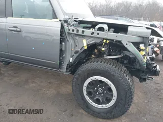 2023 Ford Bronco z VIN 1FMEE5DP4PLB54095, wystawiony jako IAAI lot #41445801 z przebiegiem 12 170 mil mil oraz . Historia ofert i sprzedaży dostępna na DreamBid. Obrazek 18.
