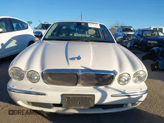 2007 Jaguar XJ with VIN SAJWA71B17SH12746, listed as a IAAI auction lot 41401422 with 99,735 mi miles. Bid and sale history available at carsss.com. Image 12.