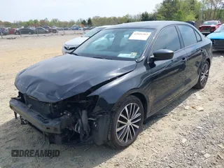 2015 Volkswagen Jetta SE z VIN 3VWD17AJ8FM403564, wystawiony jako IAAI lot #42016363 z przebiegiem 127 104 mil mil oraz . Historia ofert i sprzedaży dostępna na DreamBid. Obrazek 2.