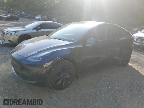 2024 Tesla Model Y Long Range with VIN 7SAYGDEE4RA299503, listed as a Copart auction lot 61950585 with 17,077 mi miles and Salvage title. Bid and sale history available at DreamBid. Image 1.