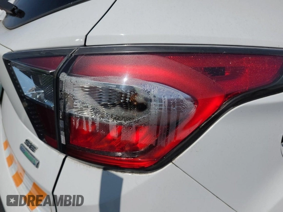2017 Ford Escape SE z VIN 1FMCU0GD4HUB05330, wystawiony jako IAAI lot #42396863 z przebiegiem 66 420 mil mil oraz . Historia ofert i sprzedaży dostępna na DreamBid. Obrazek 42.