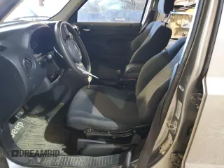 2016 Jeep Patriot Sport SE z VIN 1C4NJPBA8GD679214, wystawiony jako Copart lot #88990335 z przebiegiem 131 640 mil mil oraz Szkoda całkowita • Salvage title. Historia ofert i sprzedaży dostępna na DreamBid. Obrazek 7.