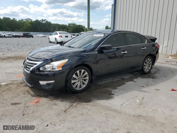2015 Nissan Altima 2.5 with VIN 1N4AL3AP8FC485087, listed as a Copart auction lot 52413935 with 117,288 mi miles and Salvage Title. Bid and sale history available at carsss.com. Image 1.